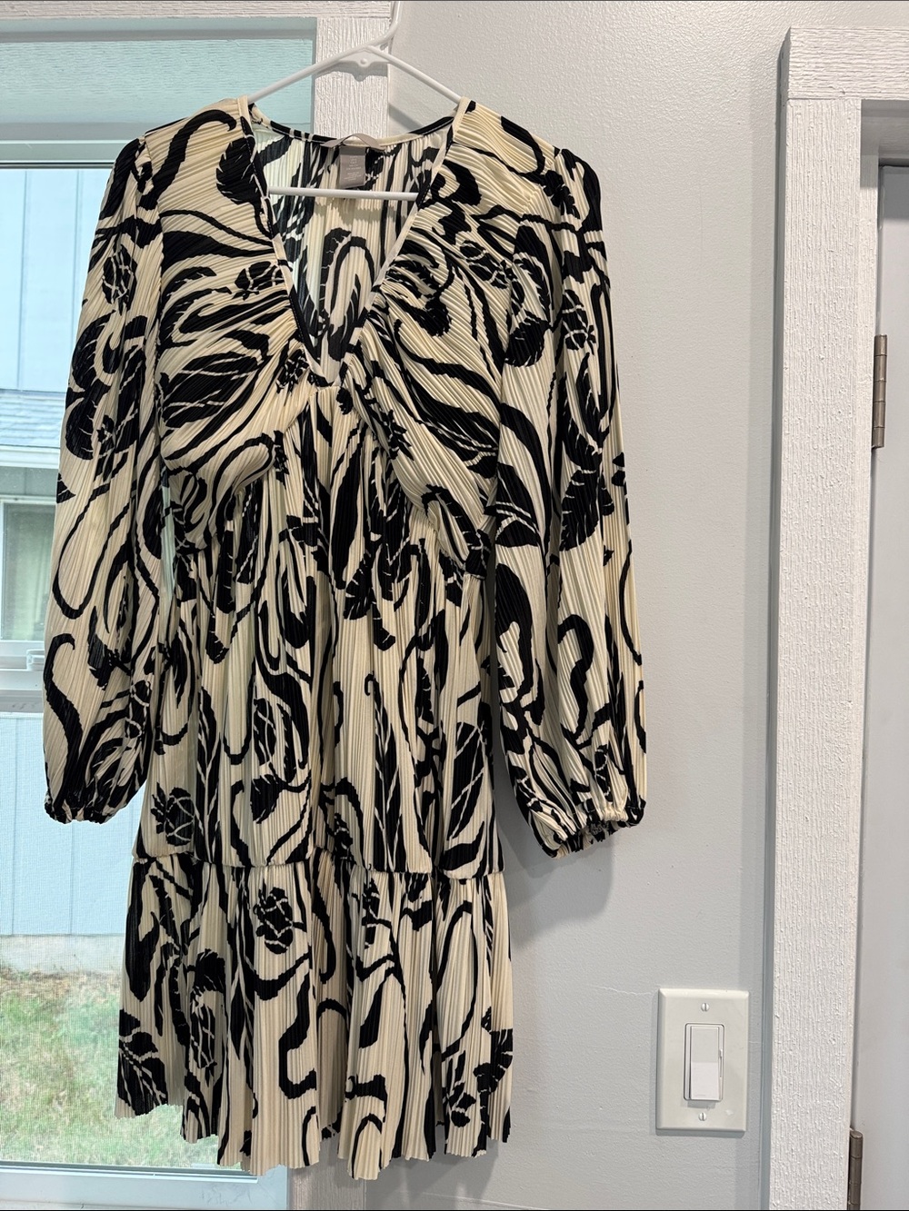 H&M Black and Cream Floral V-Neck Pleated Mini Dress